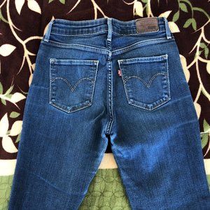 Levi's High Rise Jeans Flattering!